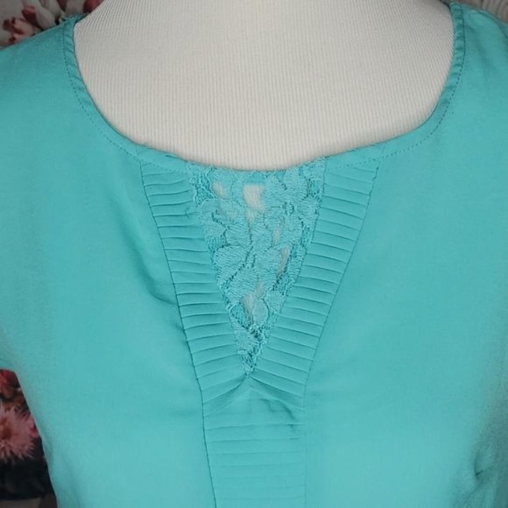 NEW York & Co Lace Pleated Round Neck Short Sleeve Blouse Top Shirt Size XS - Picture 6 of 9